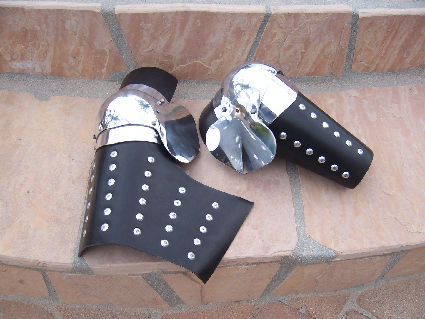 Armour Gallery: Studded Arms with 3 Piece Elbow