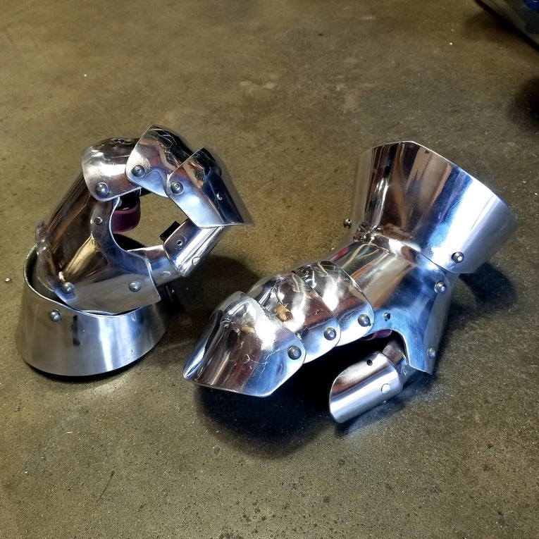 Armour Gallery: 3 Lame Clamshell Gauntlets
